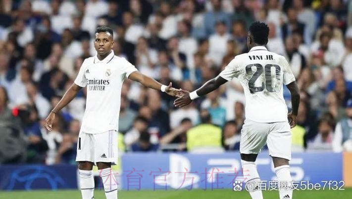 龙赛罗:皇马可考虑戴维斯 他8-2对巴萨时表现出色